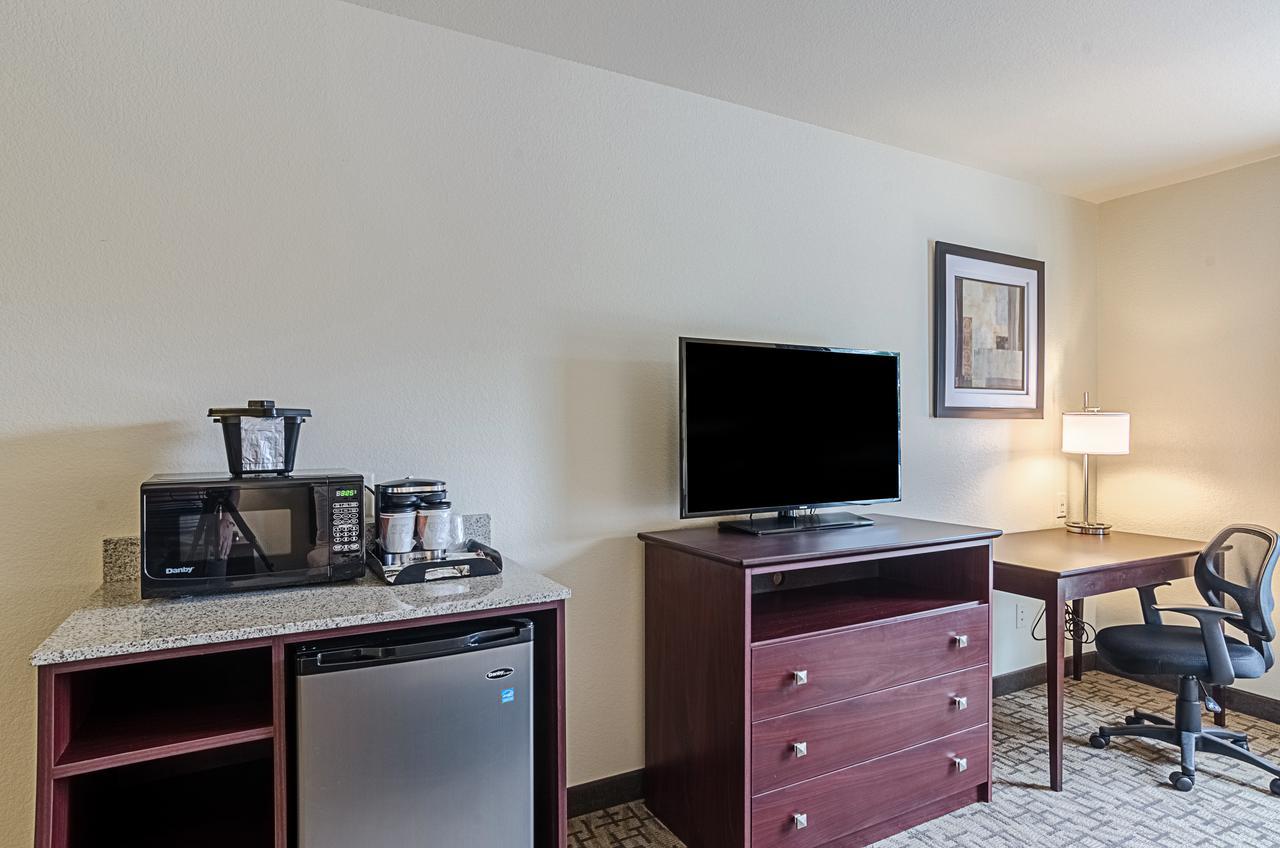 Cobblestone Inn & Suites - Guernsey Exterior photo